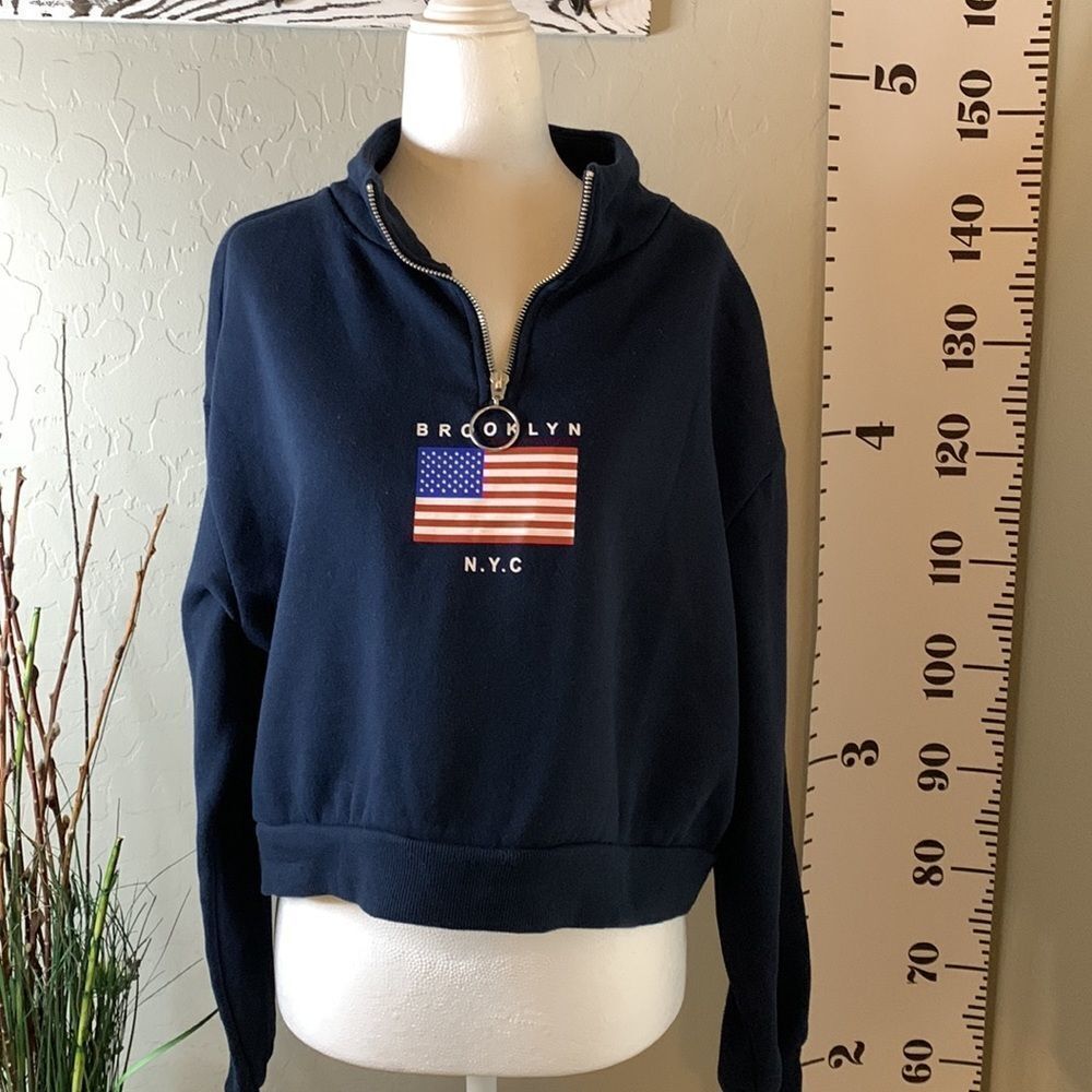 H&m navy blue Brooklyn NYC sweatshirt. Zippered collar long sleeves boxy fit